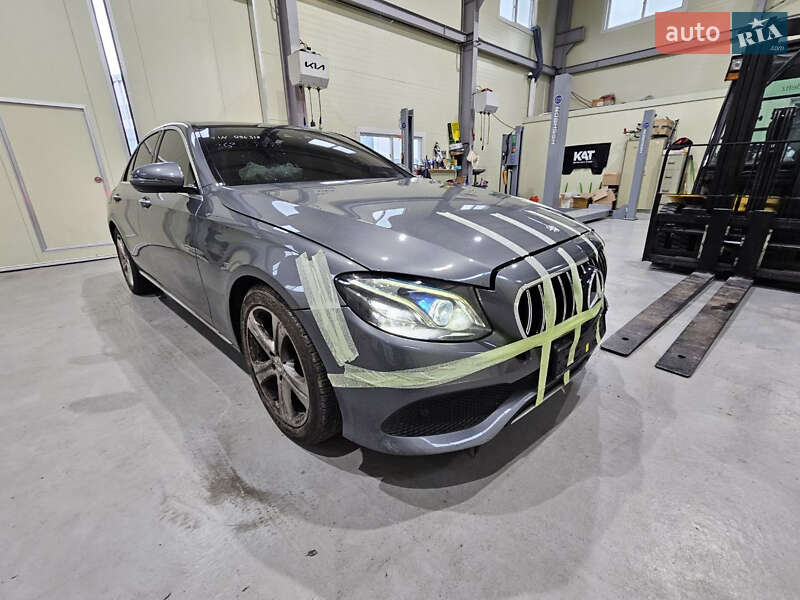 Седан Mercedes-Benz E-Class 2017 в Львові