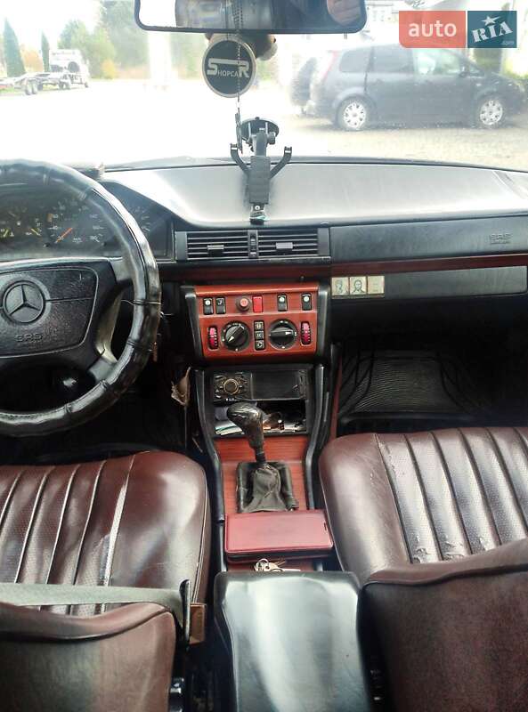 Седан Mercedes-Benz E-Class 1995 в Самборі