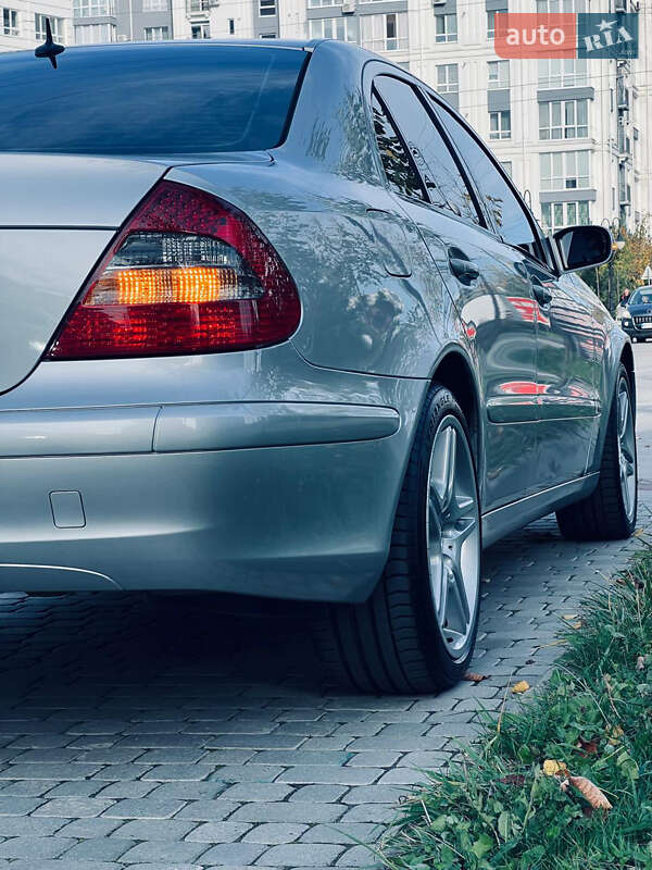 Седан Mercedes-Benz E-Class 2004 в Ивано-Франковске