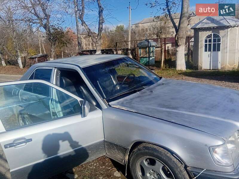 Седан Mercedes-Benz E-Class 1993 в Кицмани