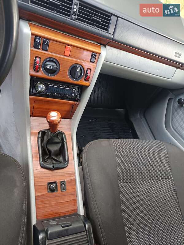 Седан Mercedes-Benz E-Class 1993 в Перемышлянах фото 13 Седан Mercedes-Benz E-Class 1993 в Перемышлянах