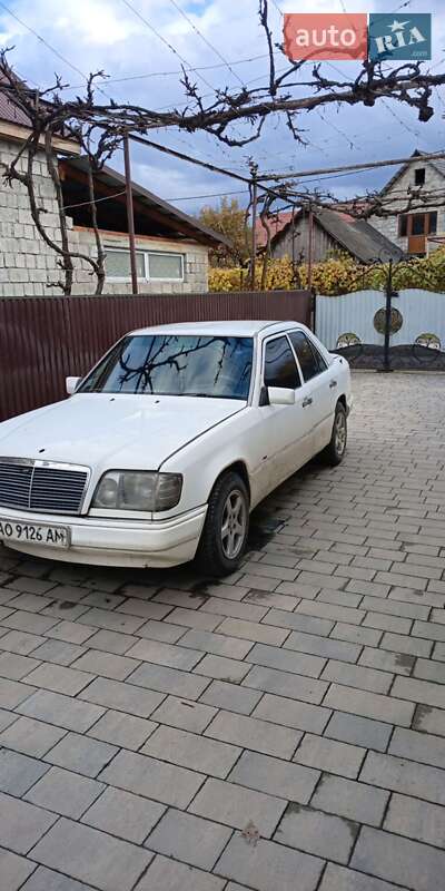 Седан Mercedes-Benz E-Class 1994 в Виноградові фото 2 Седан Mercedes-Benz E-Class 1994 в Виноградові