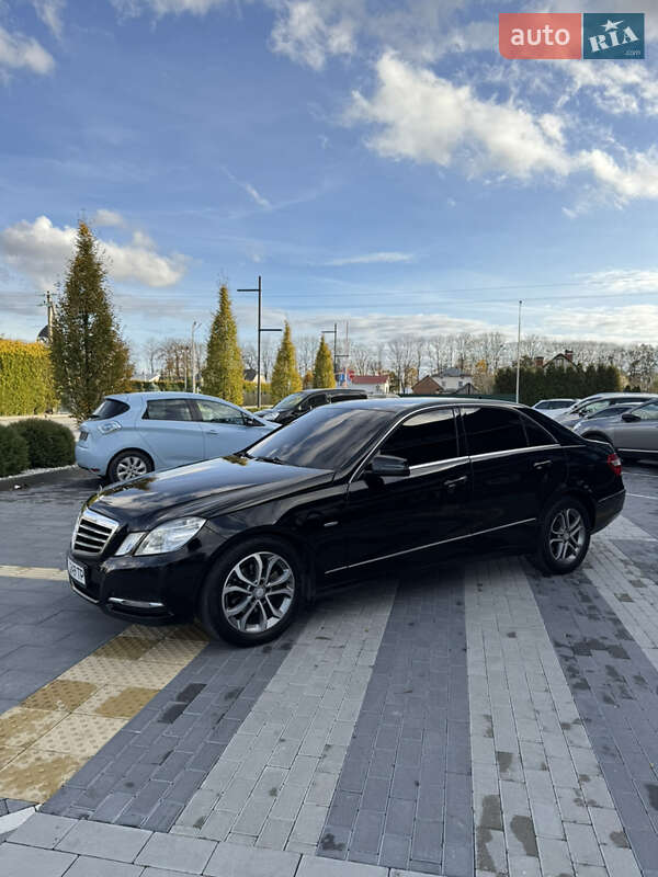 Седан Mercedes-Benz E-Class 2011 в Львові