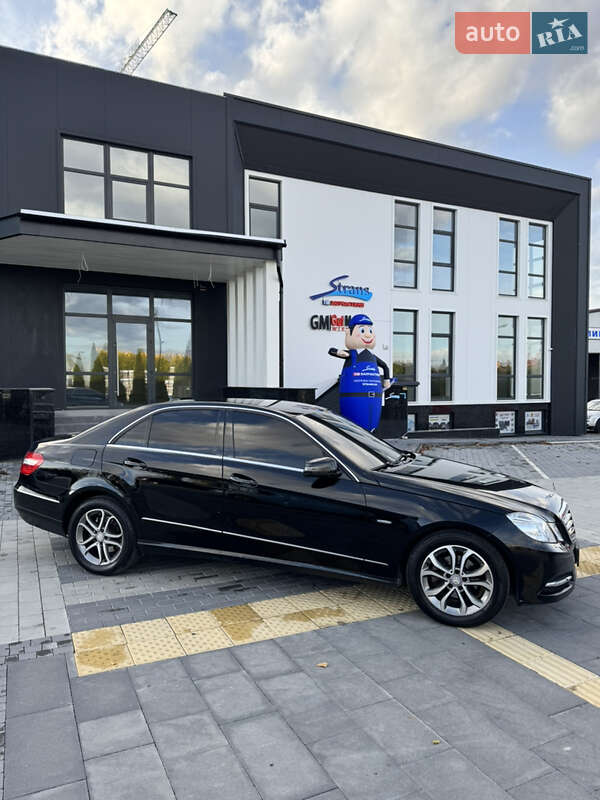 Седан Mercedes-Benz E-Class 2011 в Львові
