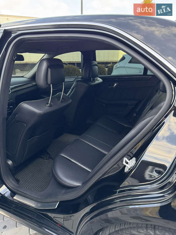 Седан Mercedes-Benz E-Class 2011 в Львові