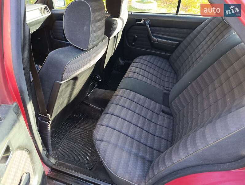 Седан Mercedes-Benz E-Class 1987 в Дрогобыче