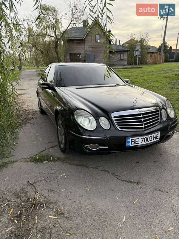 Седан Mercedes-Benz E-Class 2002 в Миколаєві
