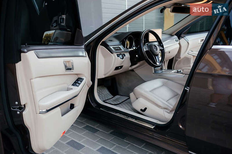 Седан Mercedes-Benz E-Class 2013 в Тернополі