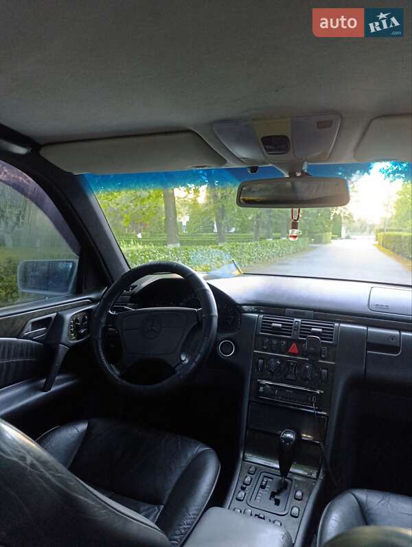 Седан Mercedes-Benz E-Class 1997 в Стоянці фото 2 Седан Mercedes-Benz E-Class 1997 в Стоянці