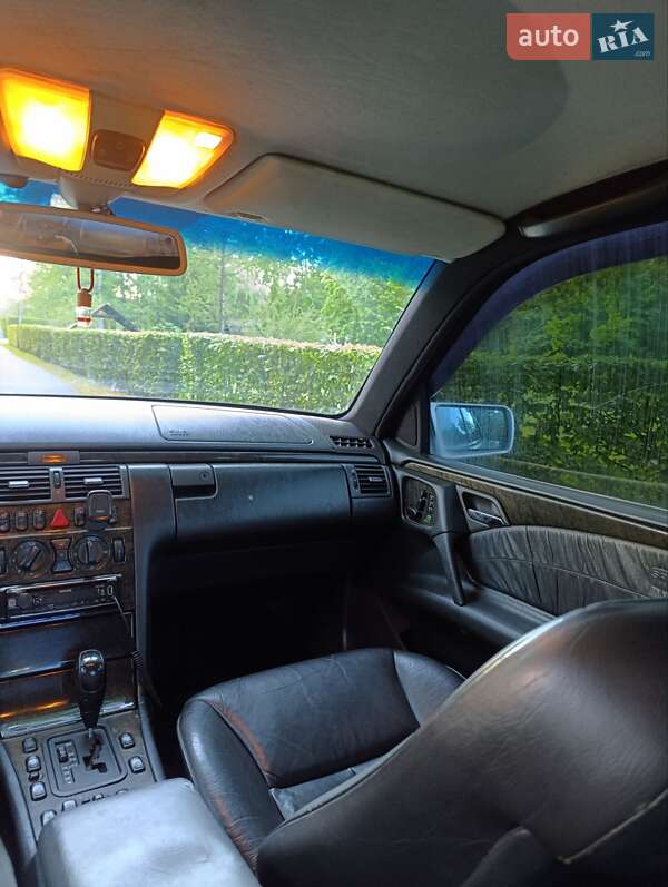 Седан Mercedes-Benz E-Class 1997 в Стоянці фото 5 Седан Mercedes-Benz E-Class 1997 в Стоянці