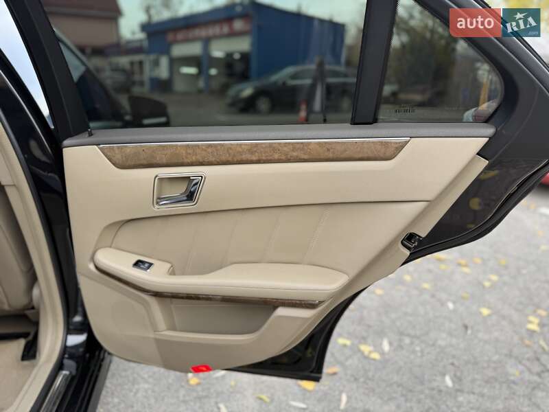 Седан Mercedes-Benz E-Class 2011 в Киеве фото 29 Седан Mercedes-Benz E-Class 2011 в Киеве