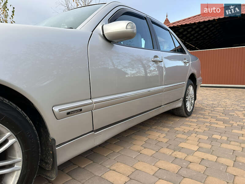 Седан Mercedes-Benz E-Class 2000 в Сторожинце