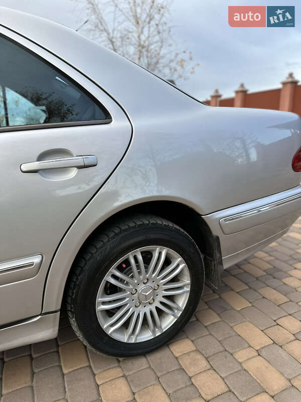 Седан Mercedes-Benz E-Class 2000 в Сторожинце