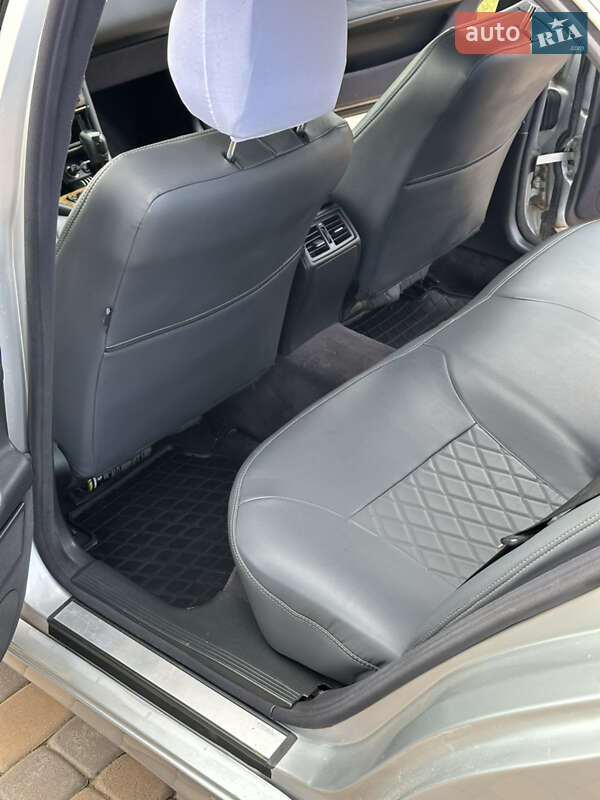 Седан Mercedes-Benz E-Class 2000 в Сторожинце