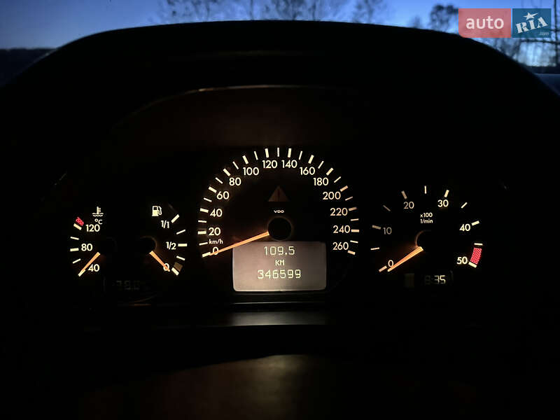 Седан Mercedes-Benz E-Class 2000 в Сторожинце