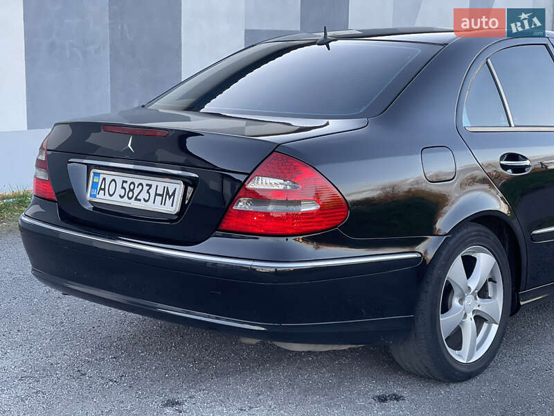 Седан Mercedes-Benz E-Class 2004 в Виннице