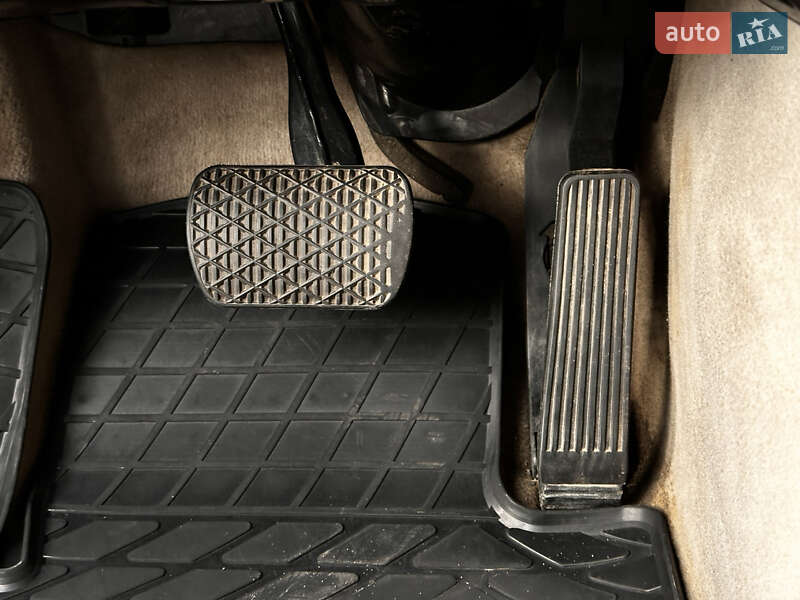 Седан Mercedes-Benz E-Class 2002 в Луцке