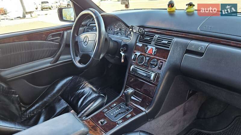 Седан Mercedes-Benz E-Class 1996 в Ізмаїлі