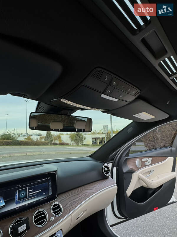 Седан Mercedes-Benz E-Class 2016 в Києві