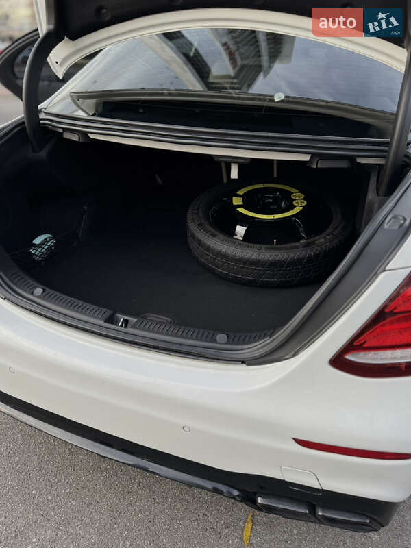Седан Mercedes-Benz E-Class 2016 в Києві