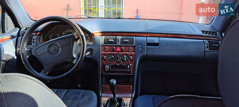 Седан Mercedes-Benz E-Class 1995 в Луцке фото 10 Седан Mercedes-Benz E-Class 1995 в Луцке