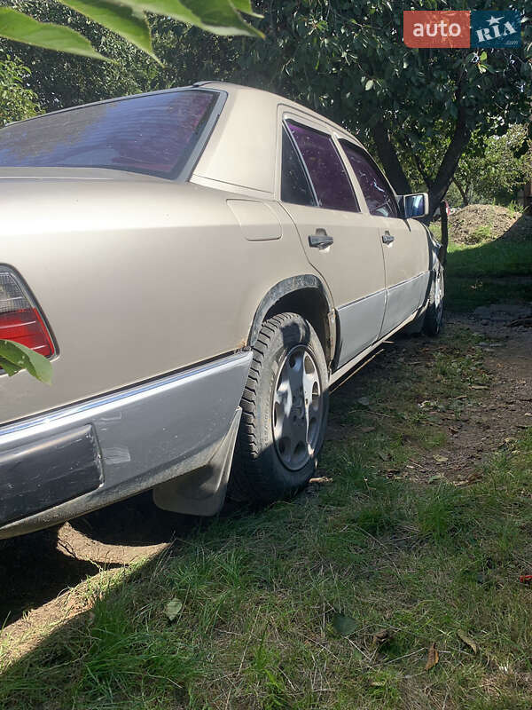 Седан Mercedes-Benz E-Class 1987 в Черновцах фото 5 Седан Mercedes-Benz E-Class 1987 в Черновцах