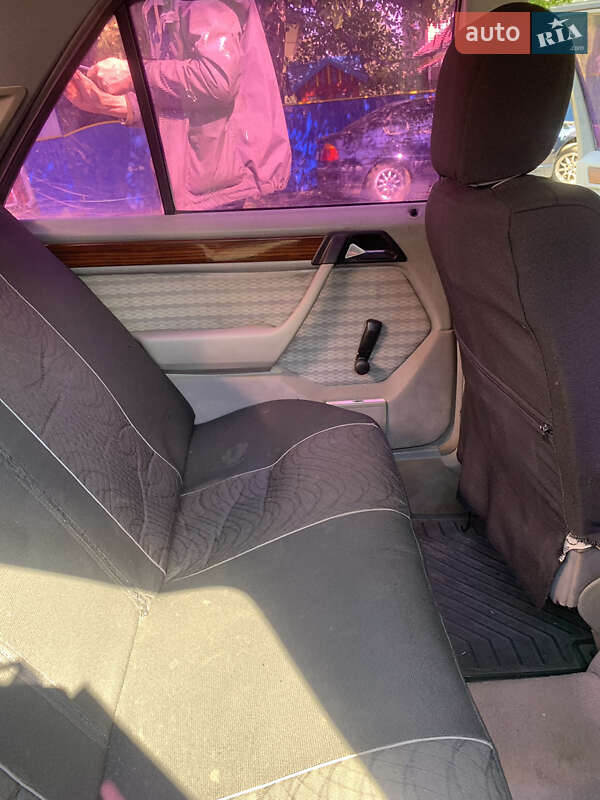 Седан Mercedes-Benz E-Class 1987 в Черновцах фото 13 Седан Mercedes-Benz E-Class 1987 в Черновцах