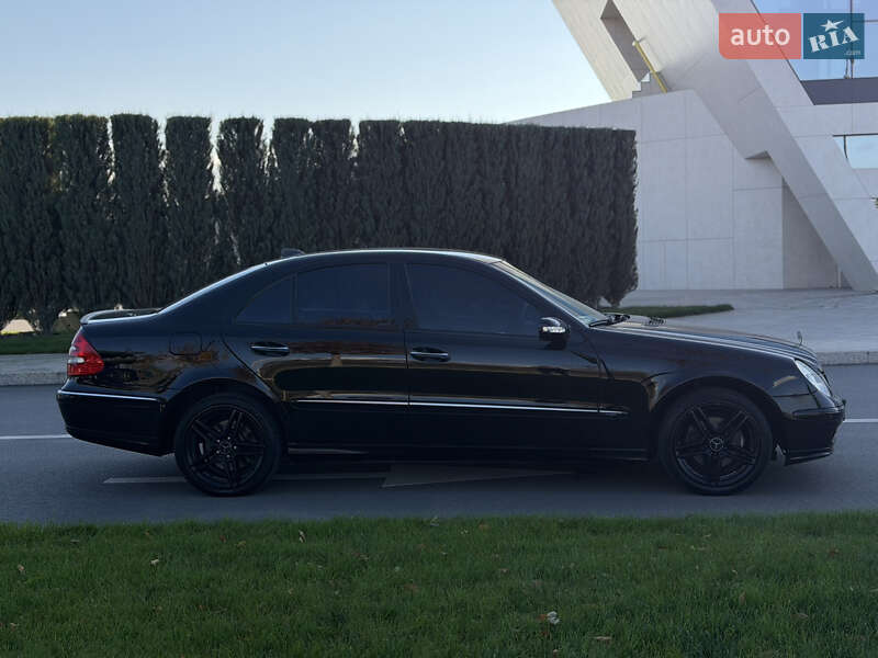 Седан Mercedes-Benz E-Class 2004 в Дніпрі