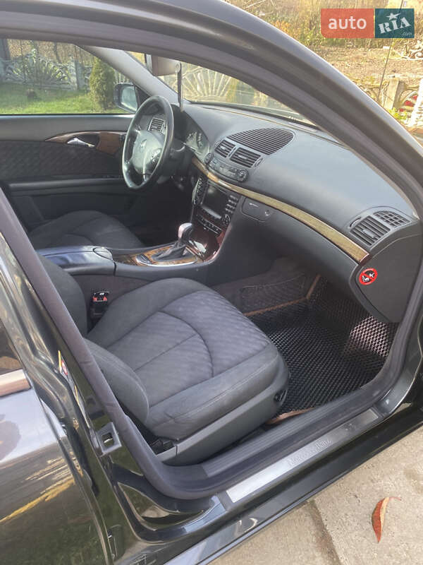 Седан Mercedes-Benz E-Class 2004 в Кицмани фото 16 Седан Mercedes-Benz E-Class 2004 в Кицмани