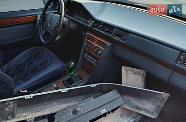 Седан Mercedes-Benz E-Class 1993 в Луцке