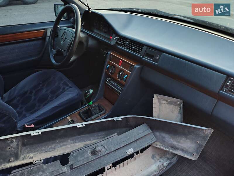 Mercedes-Benz E-Class 1993