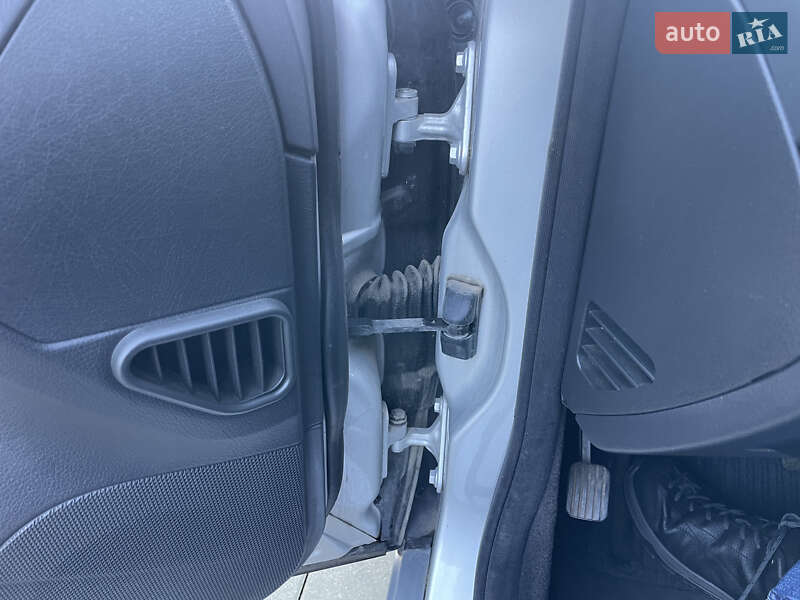 Седан Mercedes-Benz E-Class 2002 в Виноградове фото 26 Седан Mercedes-Benz E-Class 2002 в Виноградове