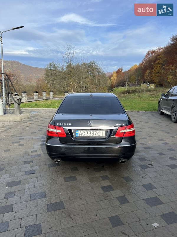 Седан Mercedes-Benz E-Class 2009 в Тячеве