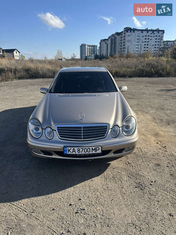Седан Mercedes-Benz E-Class 2004 в Киеве