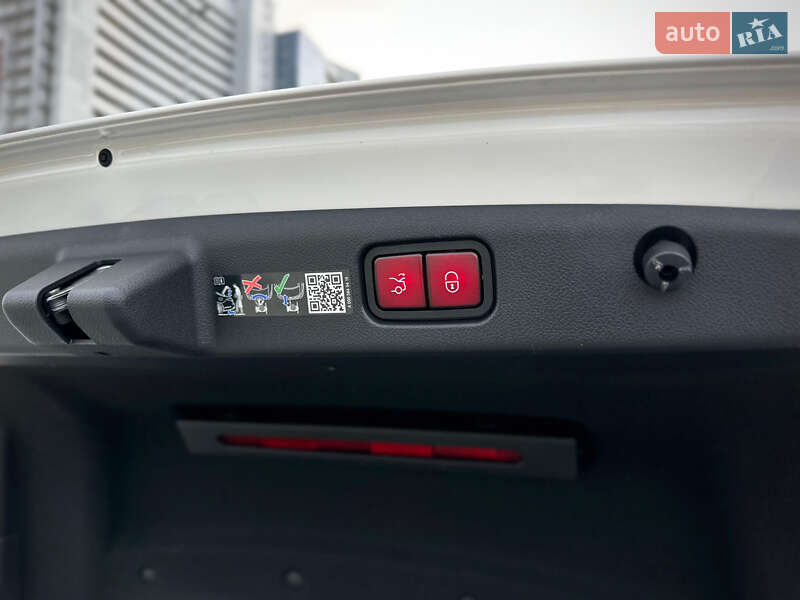 Седан Mercedes-Benz E-Class 2024 в Києві фото 52 Седан Mercedes-Benz E-Class 2024 в Києві