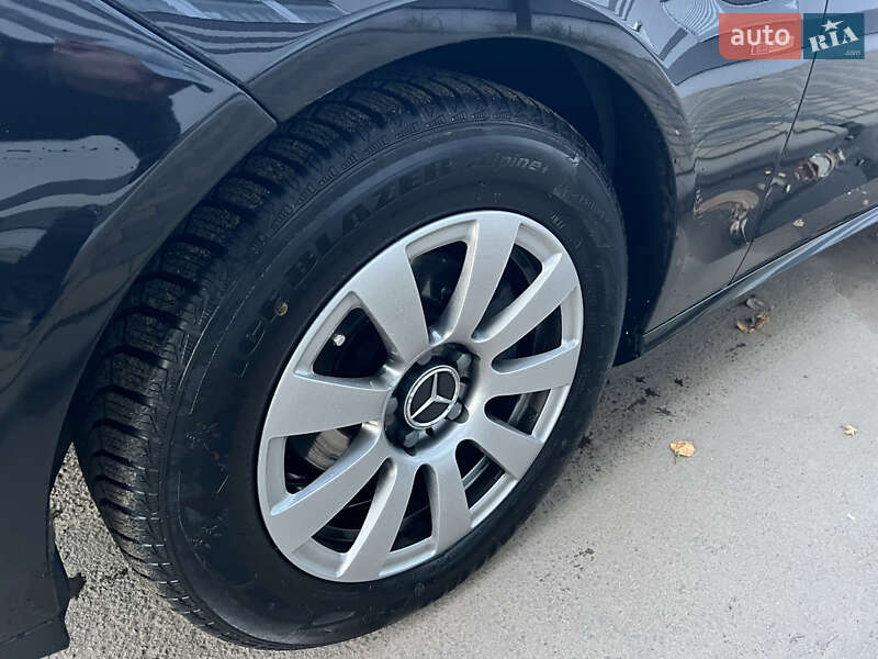 Седан Mercedes-Benz E-Class 2012 в Киеве