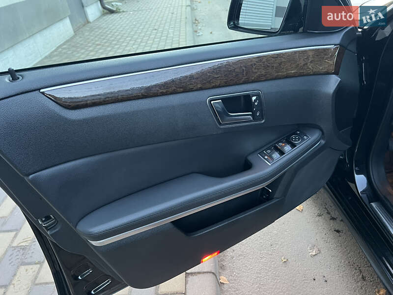 Седан Mercedes-Benz E-Class 2012 в Киеве
