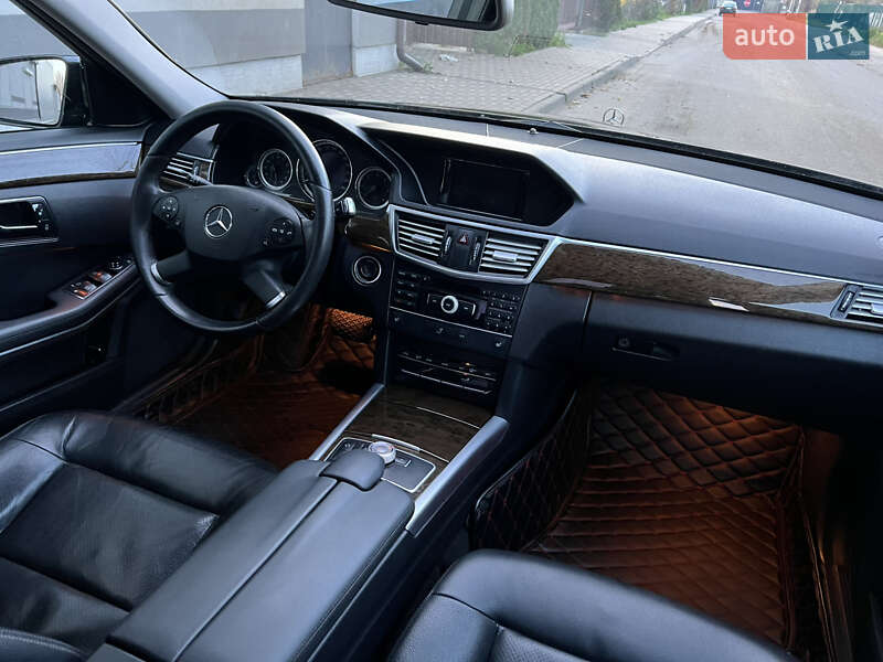 Седан Mercedes-Benz E-Class 2012 в Киеве