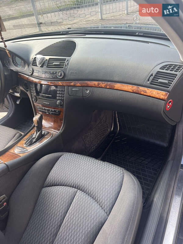 Седан Mercedes-Benz E-Class 2005 в Ивано-Франковске