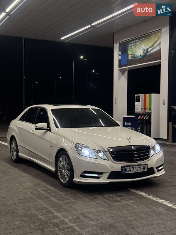 Седан Mercedes-Benz E-Class 2012 в Днепре