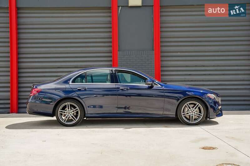 Седан Mercedes-Benz E-Class 2018 в Львове