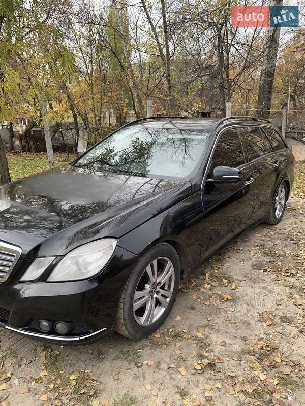 Універсал Mercedes-Benz E-Class 2011 в Дніпрі