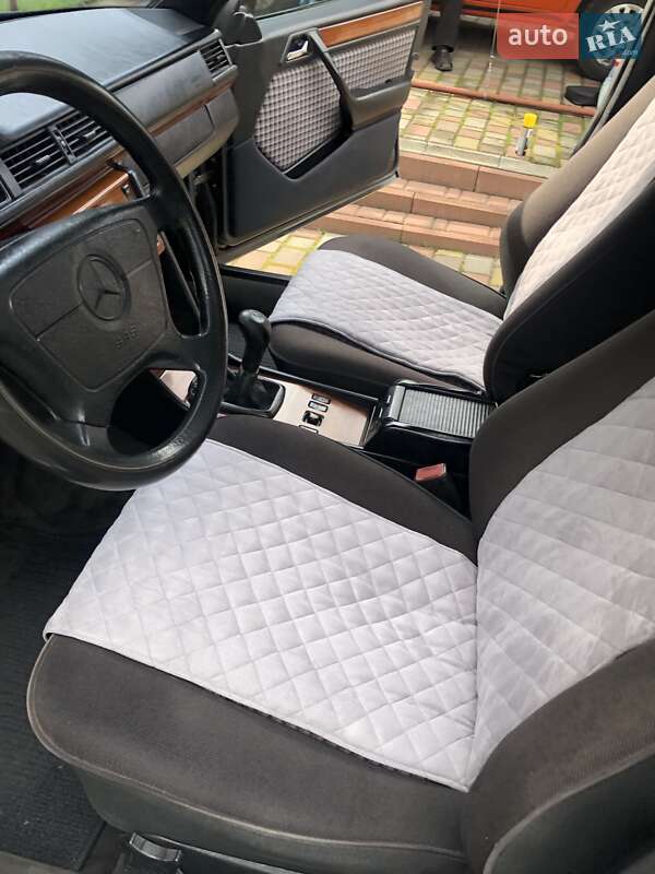 Седан Mercedes-Benz E-Class 1995 в Ивано-Франковске