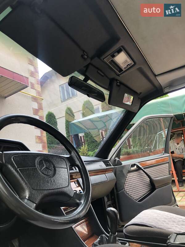 Седан Mercedes-Benz E-Class 1995 в Ивано-Франковске