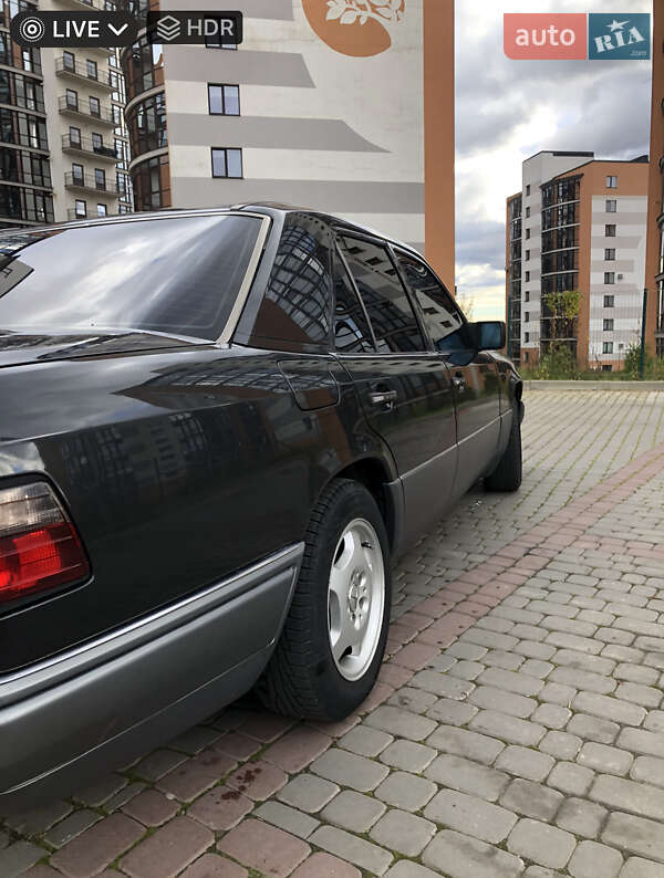 Седан Mercedes-Benz E-Class 1995 в Ивано-Франковске
