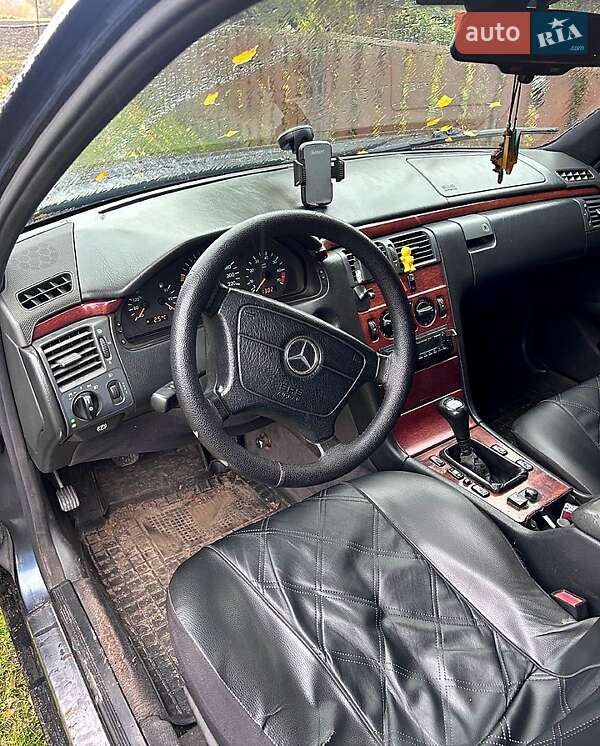 Седан Mercedes-Benz E-Class 1996 в Лебедині