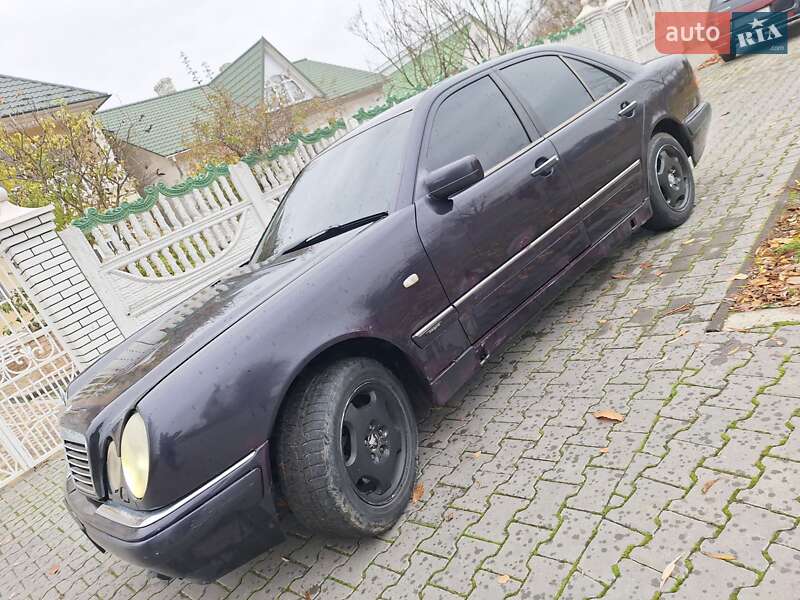 Седан Mercedes-Benz E-Class 1997 в Черновцах