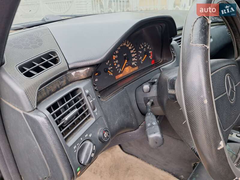 Седан Mercedes-Benz E-Class 1997 в Черновцах