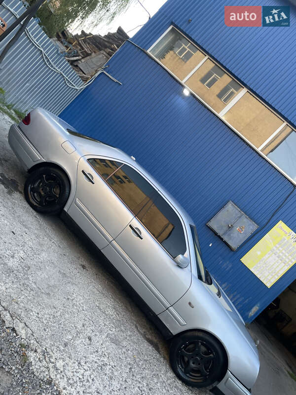Седан Mercedes-Benz E-Class 1998 в Томашполі