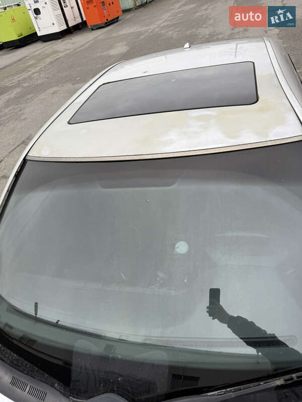 Седан Mercedes-Benz E-Class 2001 в Киеве